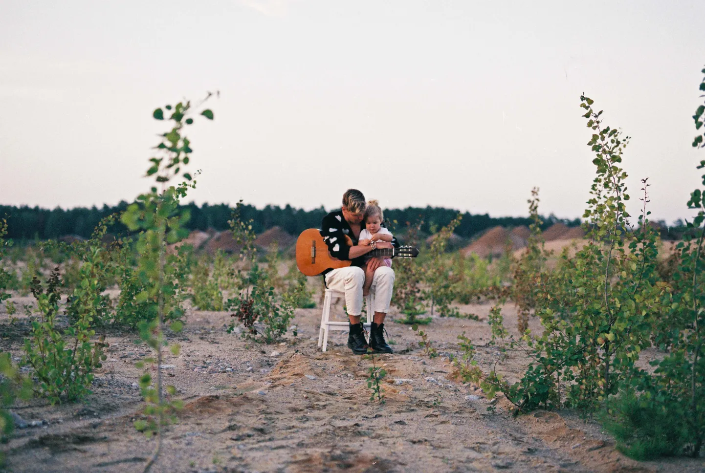 Täna ilmus üllatusena Egert Milderi uus lugu «Milli’s Song», mis on kingitus tema tütre 3. sünnipäevaks.