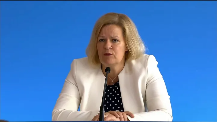 Vācijas iekšlietu ministre Nensija Fēzere