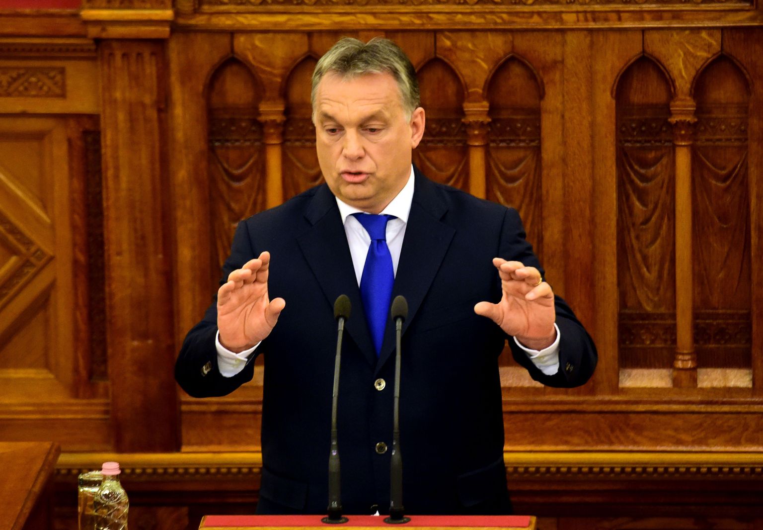 Ungari peaminister Viktor Orbán täna pealinnas Budapestis parlamendi ees kõnet pidamas.