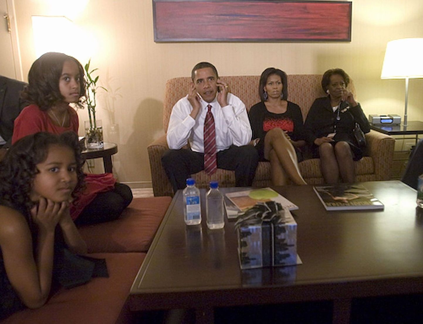 Obamade perekond paremalt vasakule  :Marian Robinson, Michelle Obama, Barack Obama, Malia ja Sasha