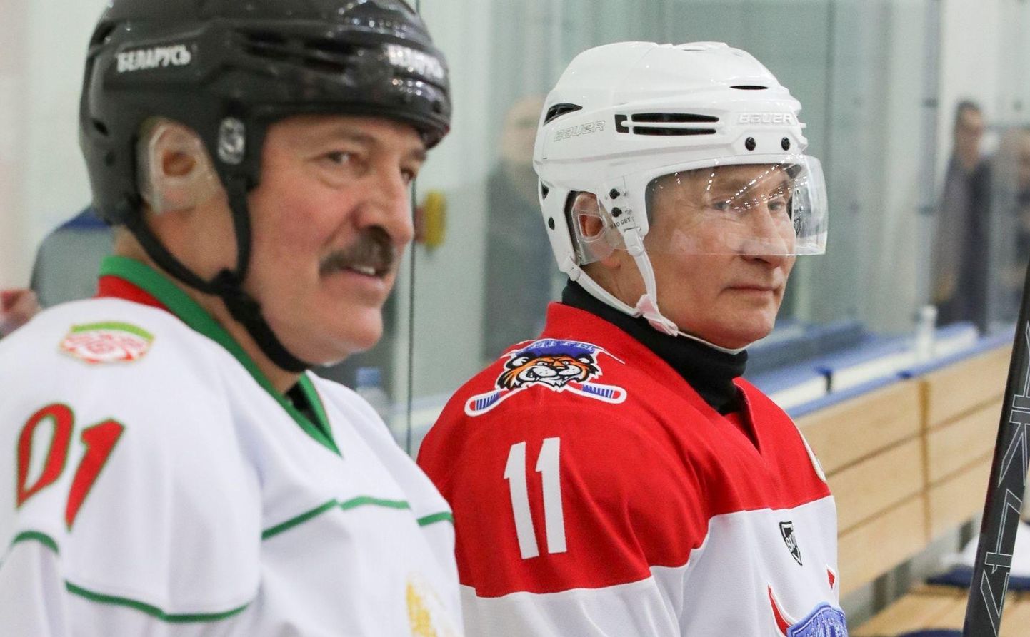 Vladimir Putin ja Aljaksandr Lukašenka hokis mõõtu võtmas Sotšis 7. veebruaril 2020.
