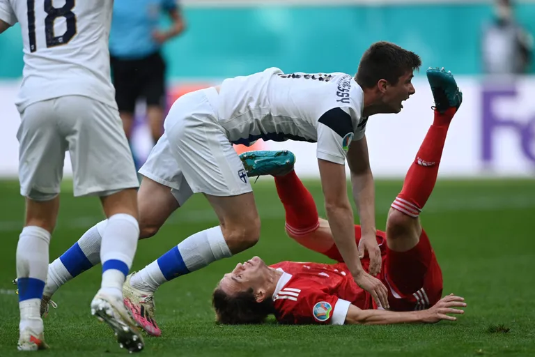 Mario Fernandes (punases).