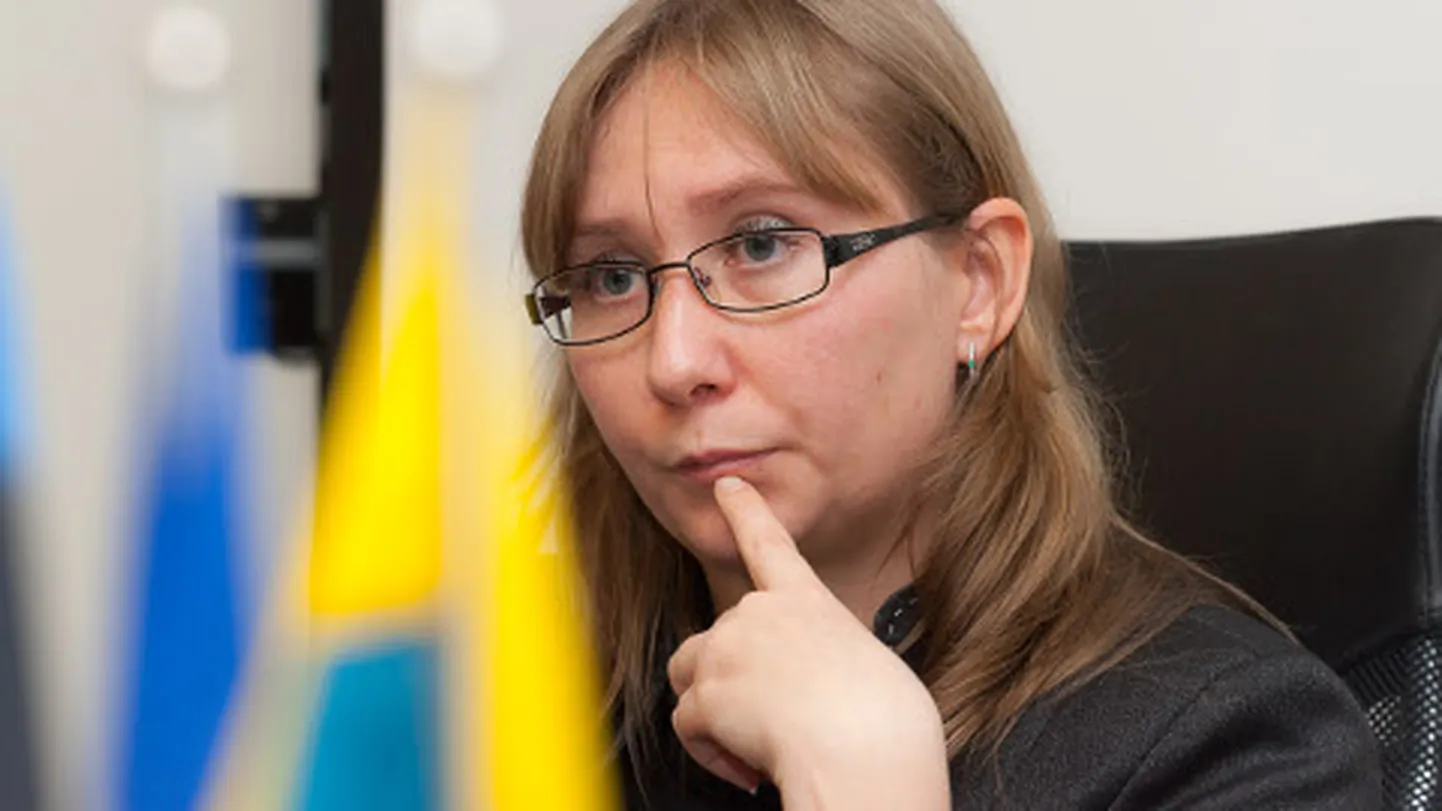 Viktoria Lutus määrati Narva linnavalitsuse juhatuse koosseisu täpselt viis aastat tagasi − 2009. aasta 13. novembril. Nüüd on ta otsustanud linnavalitsusest lahkuda, kuna ei ole nõus kavandatava administratiivreformiga. Ta loodab siiski, et linnapea säilitab tema ametikoha kultuuri- ja haridusosakonna juhatajana. Osakonnas jätkub Narva munitsipaalhariduse süsteemi arengukava väljatöötamine aastateks 2015-2020 ning seda projekti hakatakse detsembris arutama ametkondades ja see läheb ka avalikule arutelule.