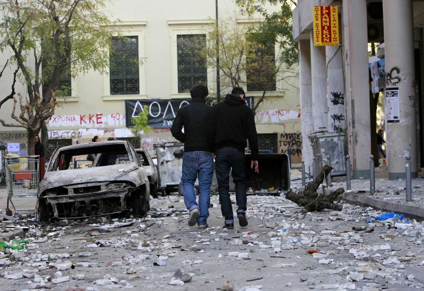 Korratagajad pole kolme päeva jooksul suutnud Kreekas puhkenud rahutusi maha suruda.