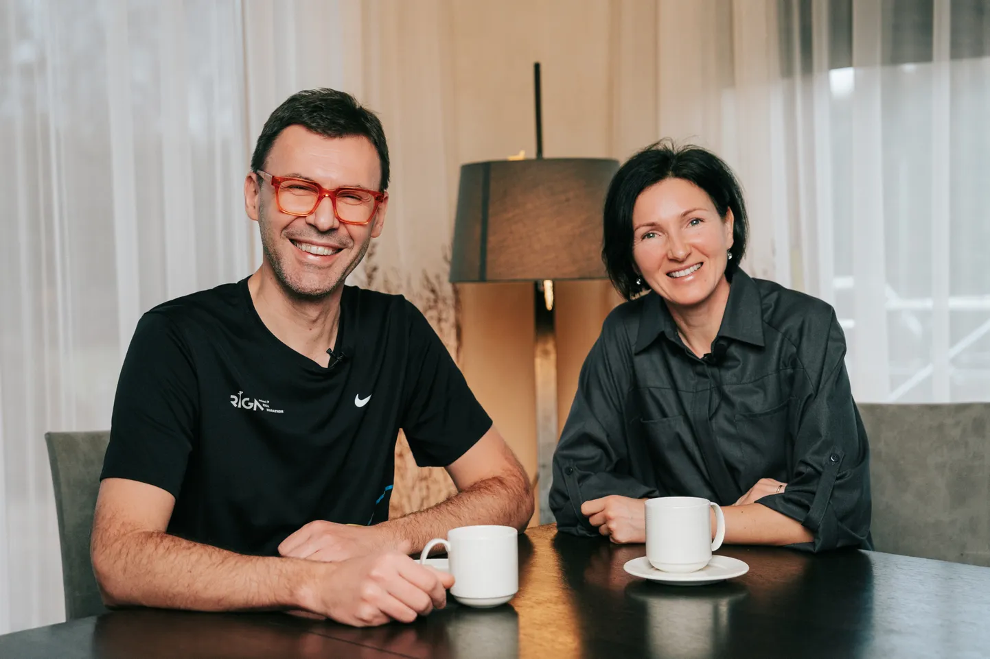Rīgas maratona organizators Aigars Nords un skrējēja Jeļena Prokopčuka