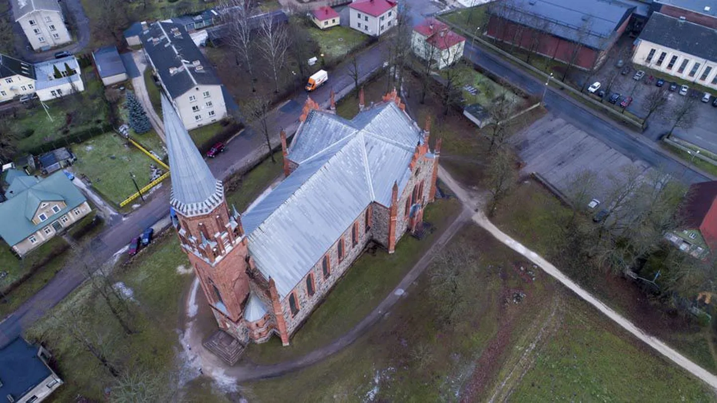 Pauluse kirik tähistas hiljuti oma 150. aastapäeva ning loodab järgmisel aastal ajahamba kahjustustega edasi võidelda.