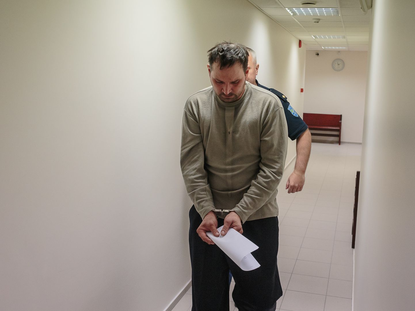 Sergei Golubev pärast kuriteos kahtlustatavana kinnipidamist 2018. aasta aprillis Viru maakohtu Narva kohtumajas.