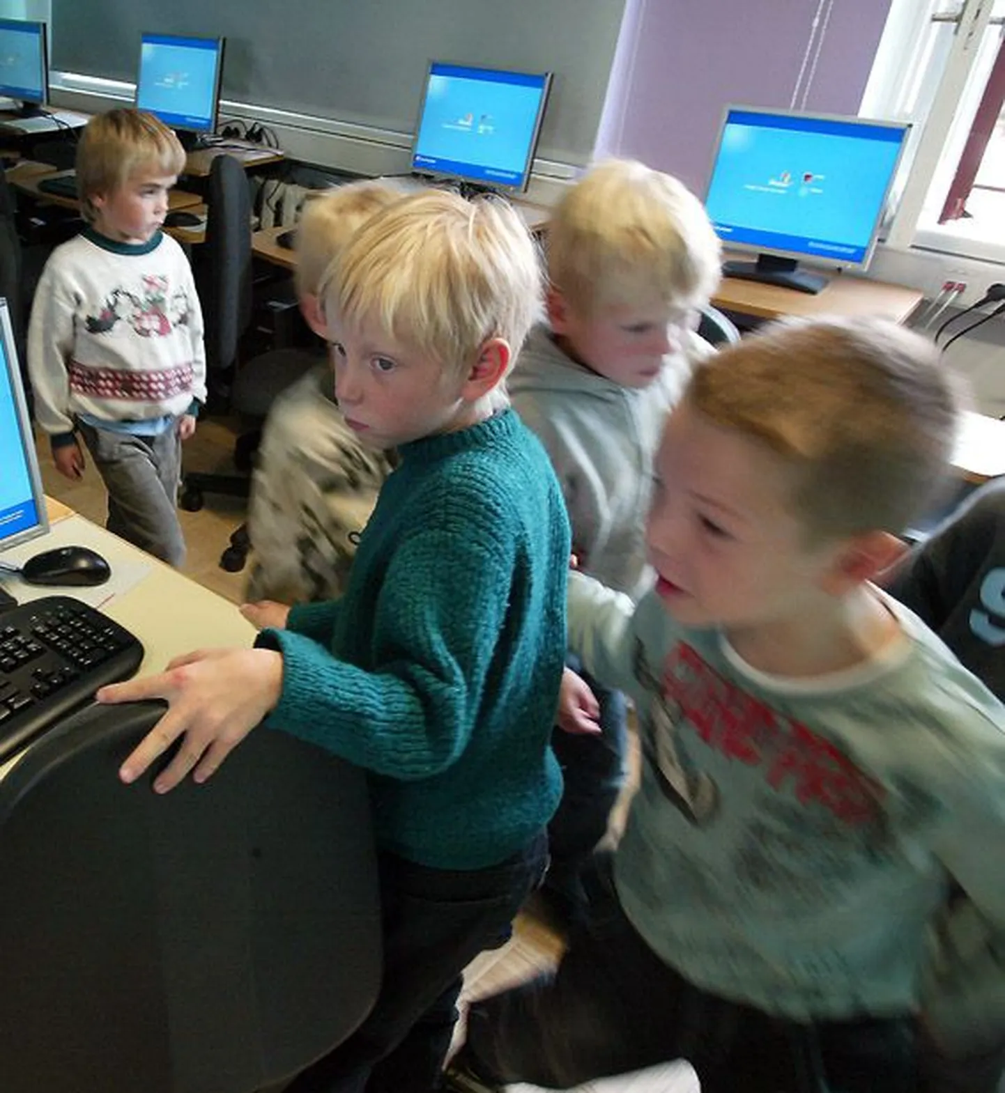 Arvuti ja Internet pakuvad suurt huvi ka algklasside õpilastele.