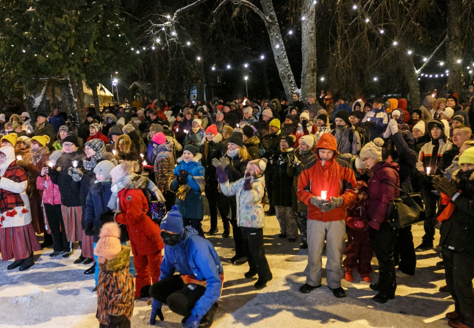 V Eesti Talveöölaulupidu peeti Otepää kultuurimaja pargis. Rahvas kogunes lõkete ja lava ümber, kus astusid üles mitmed lauljad.