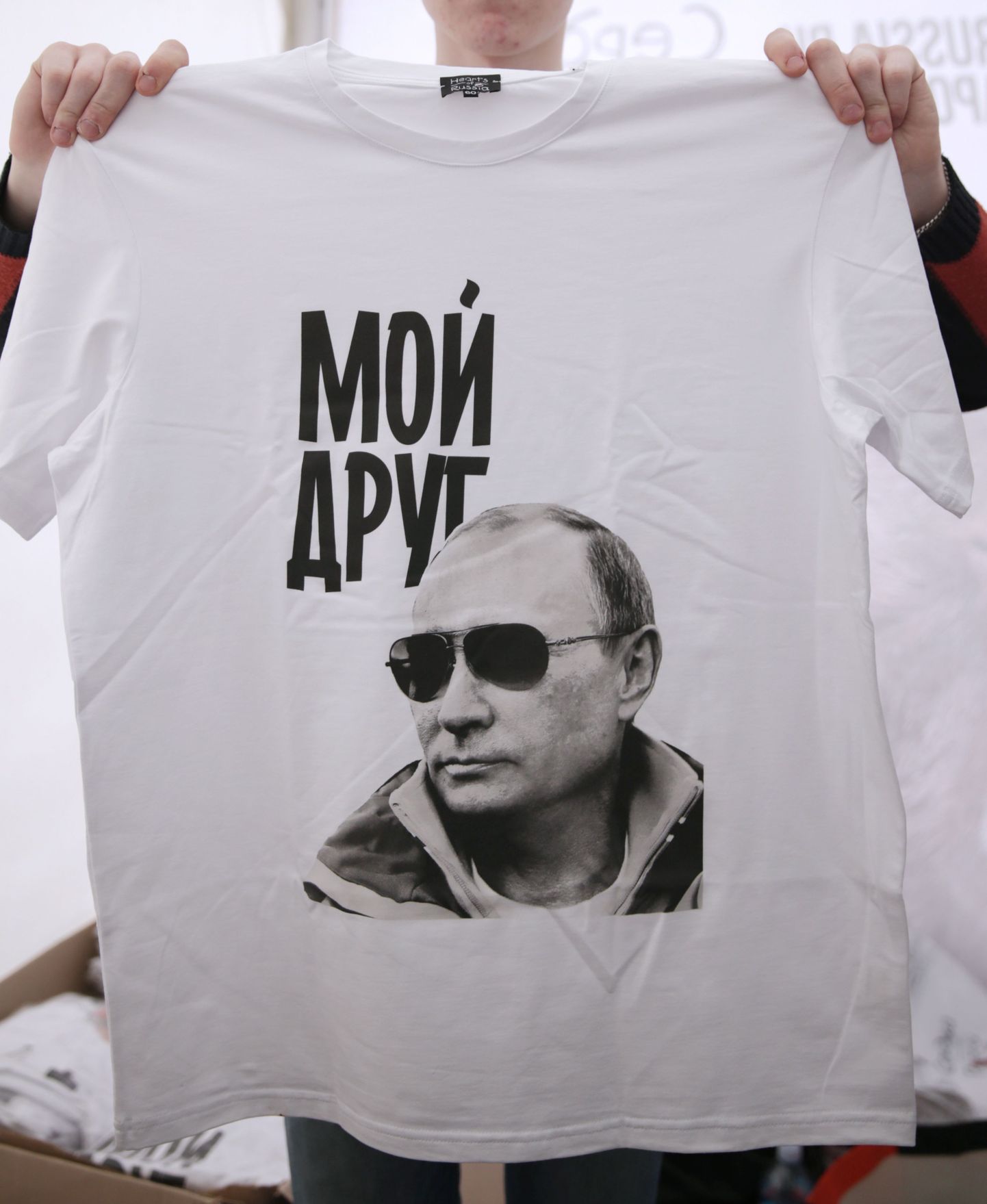 Футболка с портретом Владимира Путина.