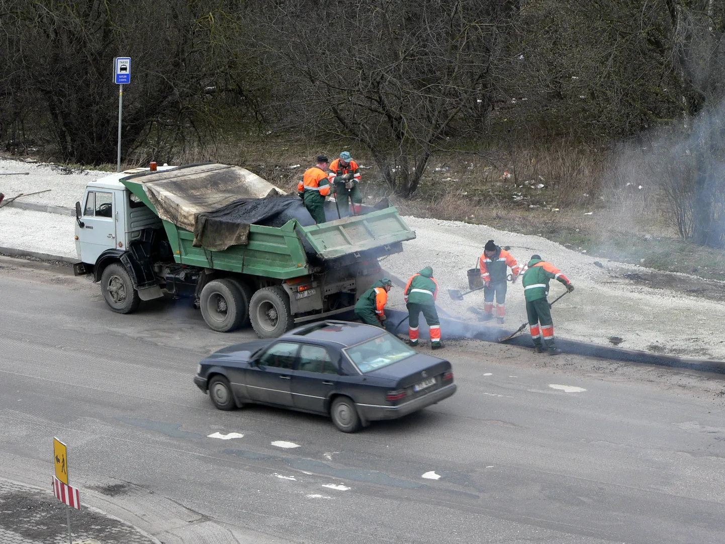 Дорожные работы в Ласнамяэ в 2008 году. Фотография иллюстративная.