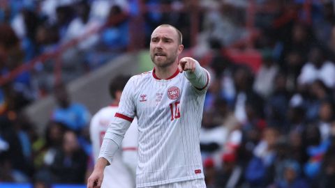 Dānijas futbola izlases pussargs Ēriksens pārbaudes spēlē za