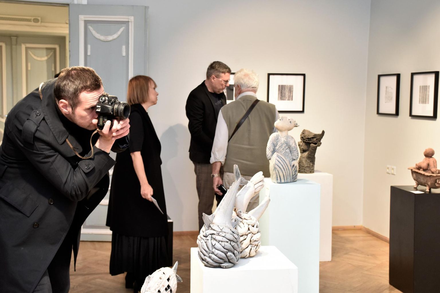 Pärnu linnagaleriis raekojas avatud “B3, THE BEST” jätkab Balti riikide kunstnike ühisnäituste sarja, koostöö algas aastal 1999 Lätis Jelgavas.