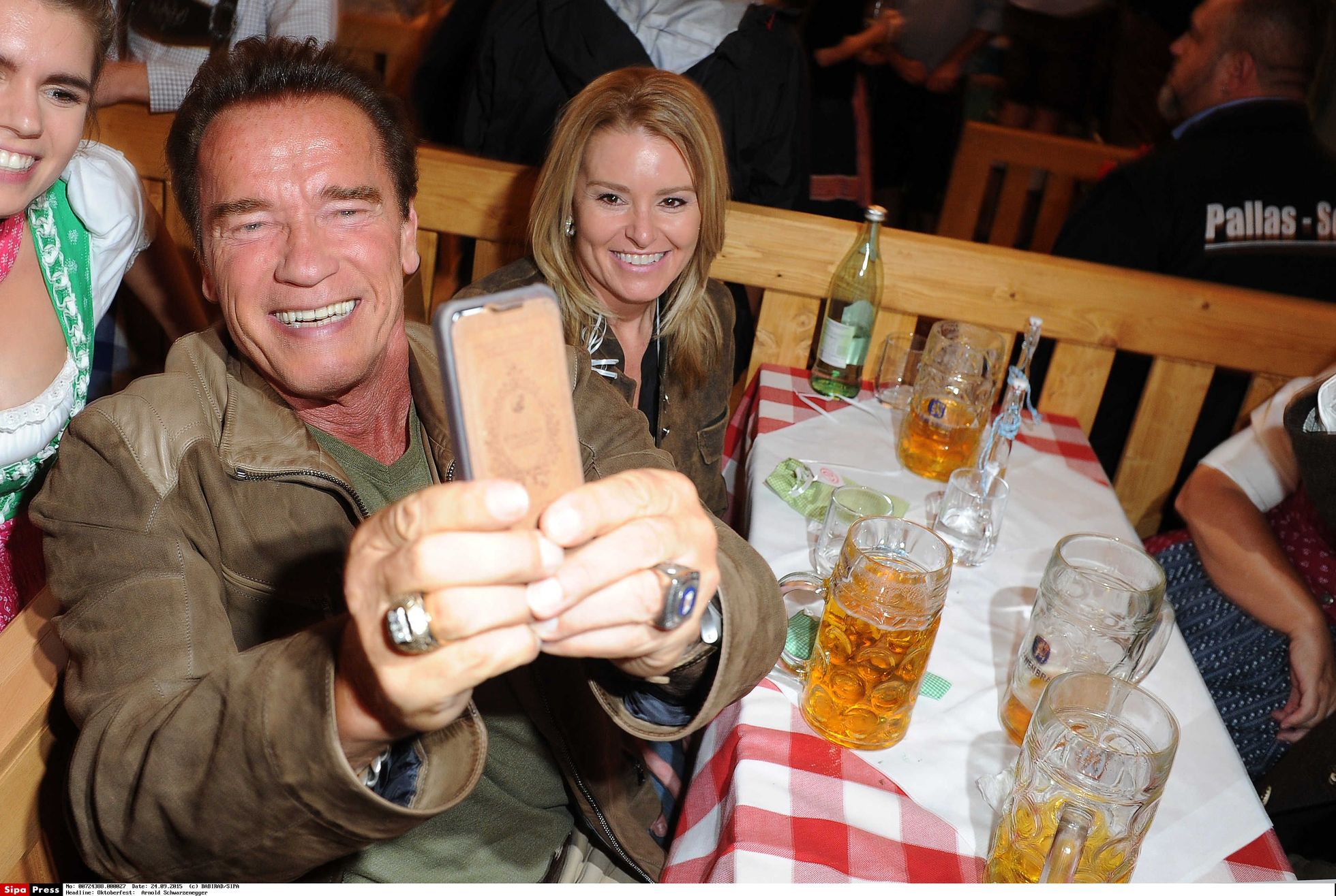 Arnold Schwarzenegger ja Heather Milligan 2015. aastal Oktoberfestil.