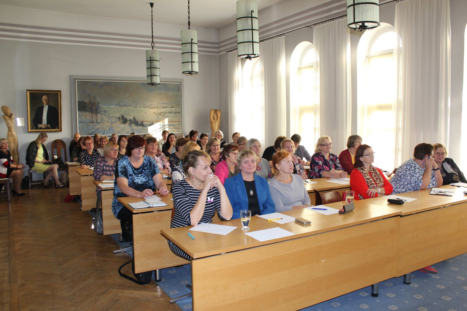 Kesk-Eesti valdade ja linnade raamatupidajad õppisid neljapäeval Viljandi linnavalitsuse saalis.