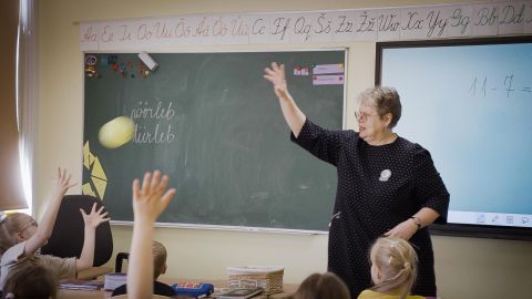 Новый вызов для школ: дети общаются друг с другом на русском языке