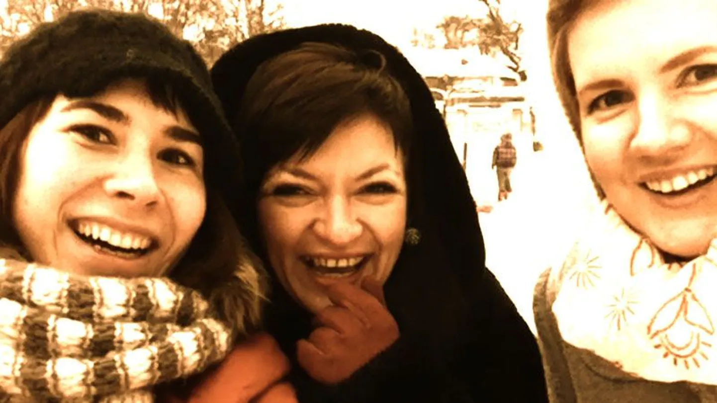 Von Krahli teatri Külgkorvis esietendub  Mari Pokineni, Annika Viibuse ja Luise Sommeri lavastus “OmaOma”