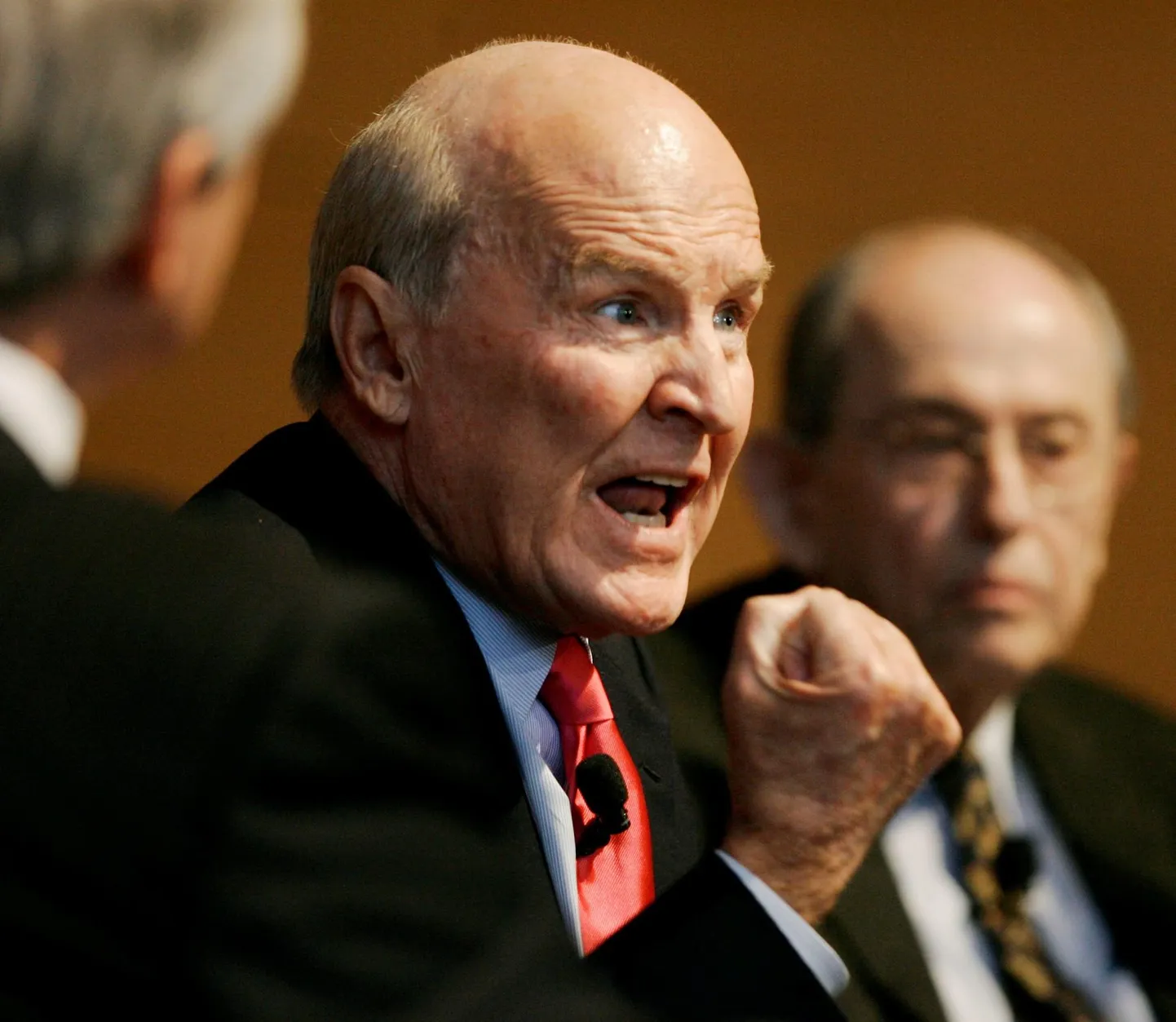 Jack Welch 2005. aastal Massachu­settsi tehnoloogiainstituudi Sloani juhtimiskooli tudengitele esinemas.