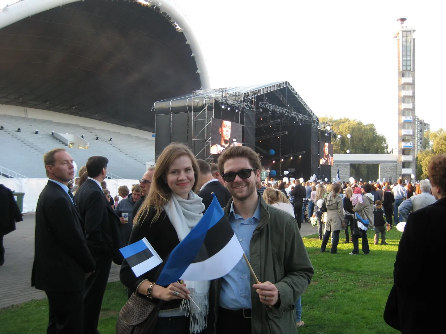 James (pildil paremal oma abikaasa Karinaga) meenutas, kuidas jõudsid uudised Eesti taasiseseisvumisest USA-sse.