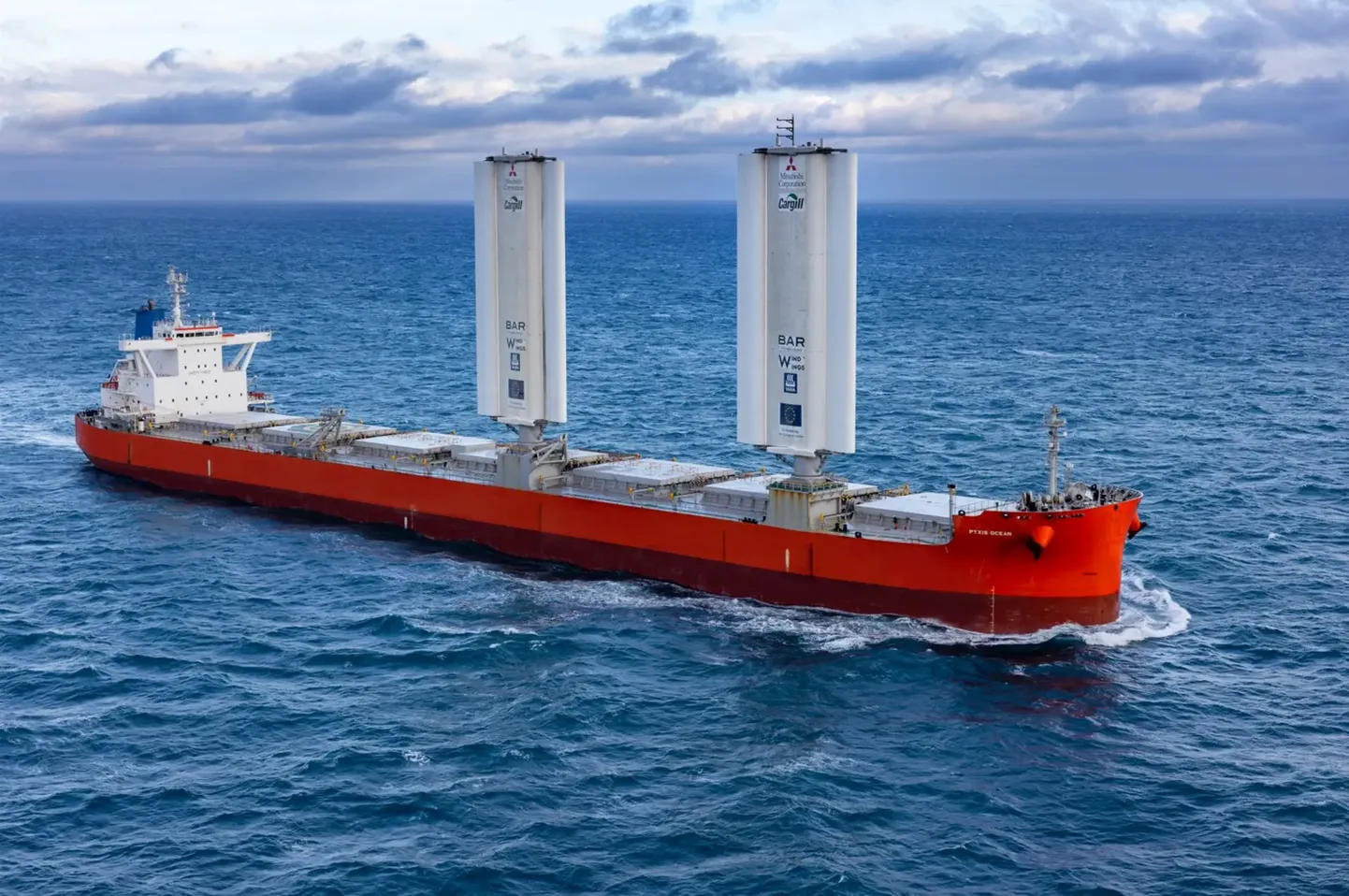 Automaatpurjesüsteem WindWings võimaldab Pyxis Oceanil säästa päevas kolm tonni kütust, vähendades süsinikdioksiidi heitmeid 11,2 tonni võrra ja saavutada üldine kulude kokkuhoid 14 protsenti.
