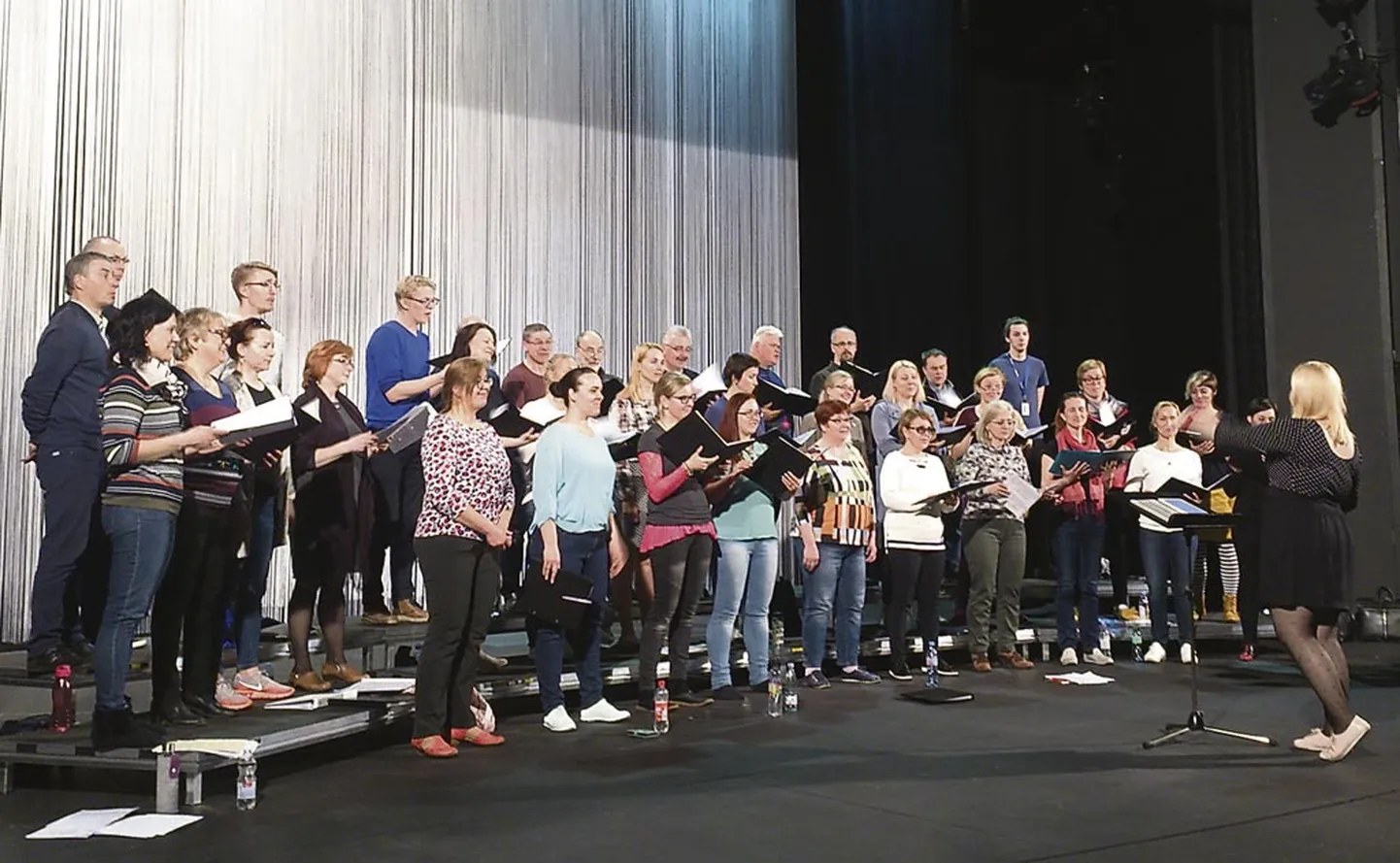 Endla selts harjutamas kontsert­rännakuks “Meie Endla”.