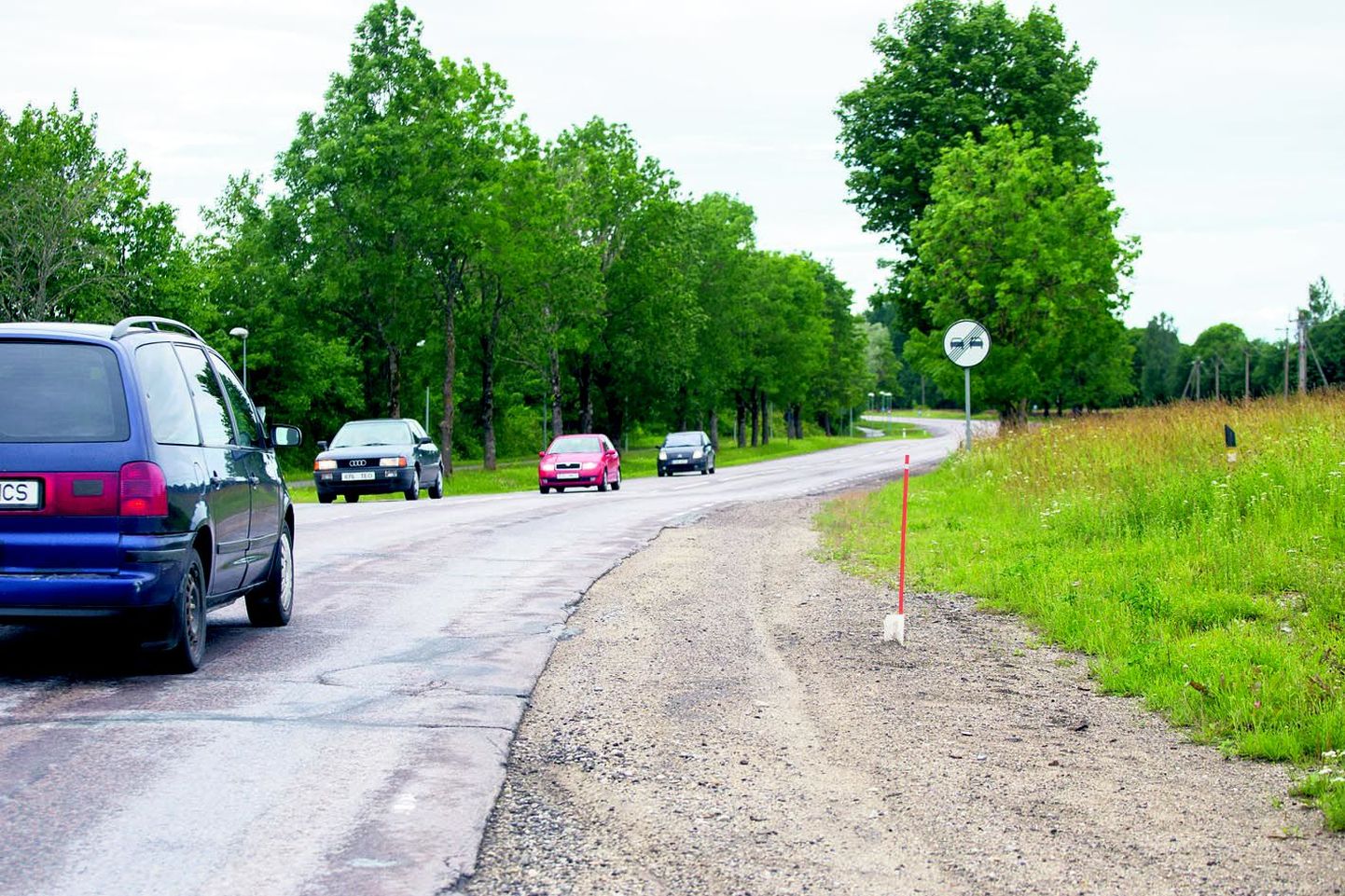 Mäost neljarealiselt teelt Paide poole sõites lähevad teeolud oluliselt kehvemaks. Lisaks pikirööbastele, vajunud või paigatud kohtadele võib märgata ka sõidutee murenenud  servi.