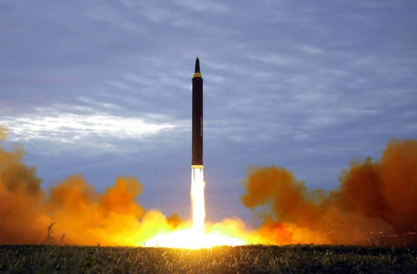 Запущенная КНДР ракета. 29 августа 2017 года
