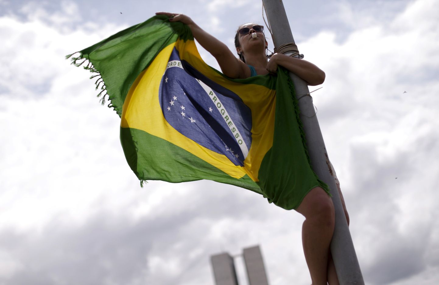 Protestija Brasiilia presidendi vastasel aktsioonil.