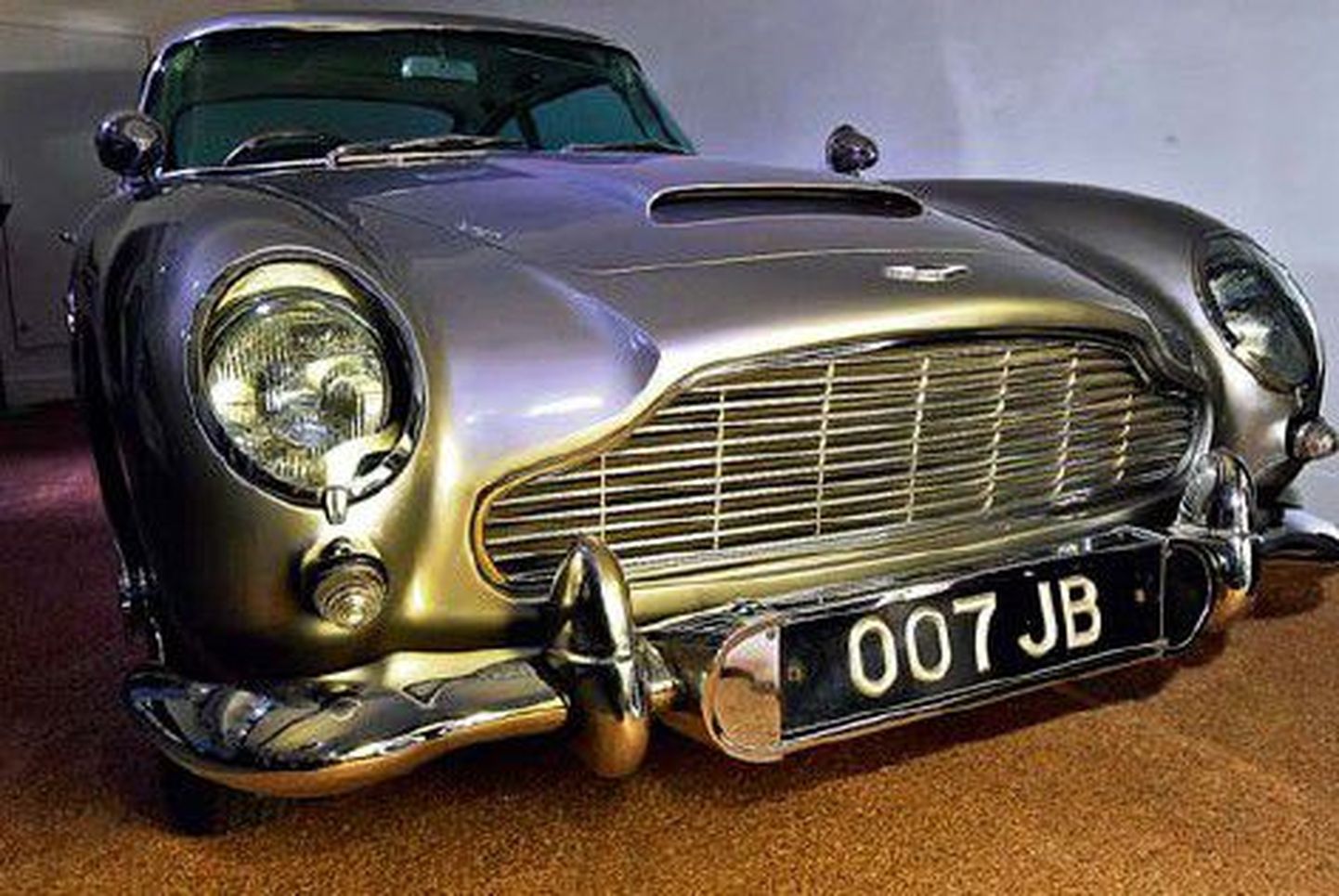 Esimene Aston Martin DB5, millega James Bond sõitis aastal 1964.