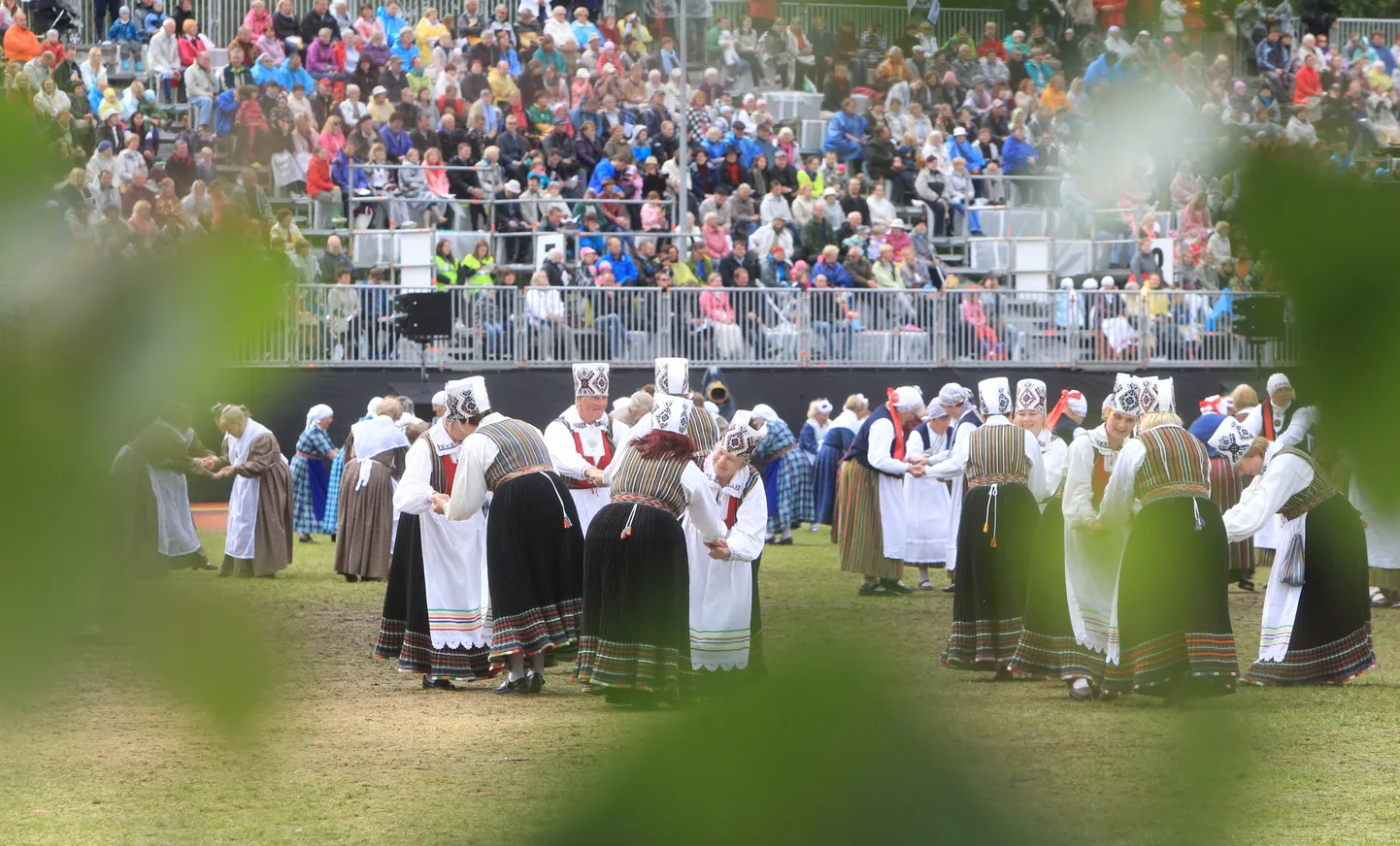 II Eesti naiste tantsupidu Jõgeval.