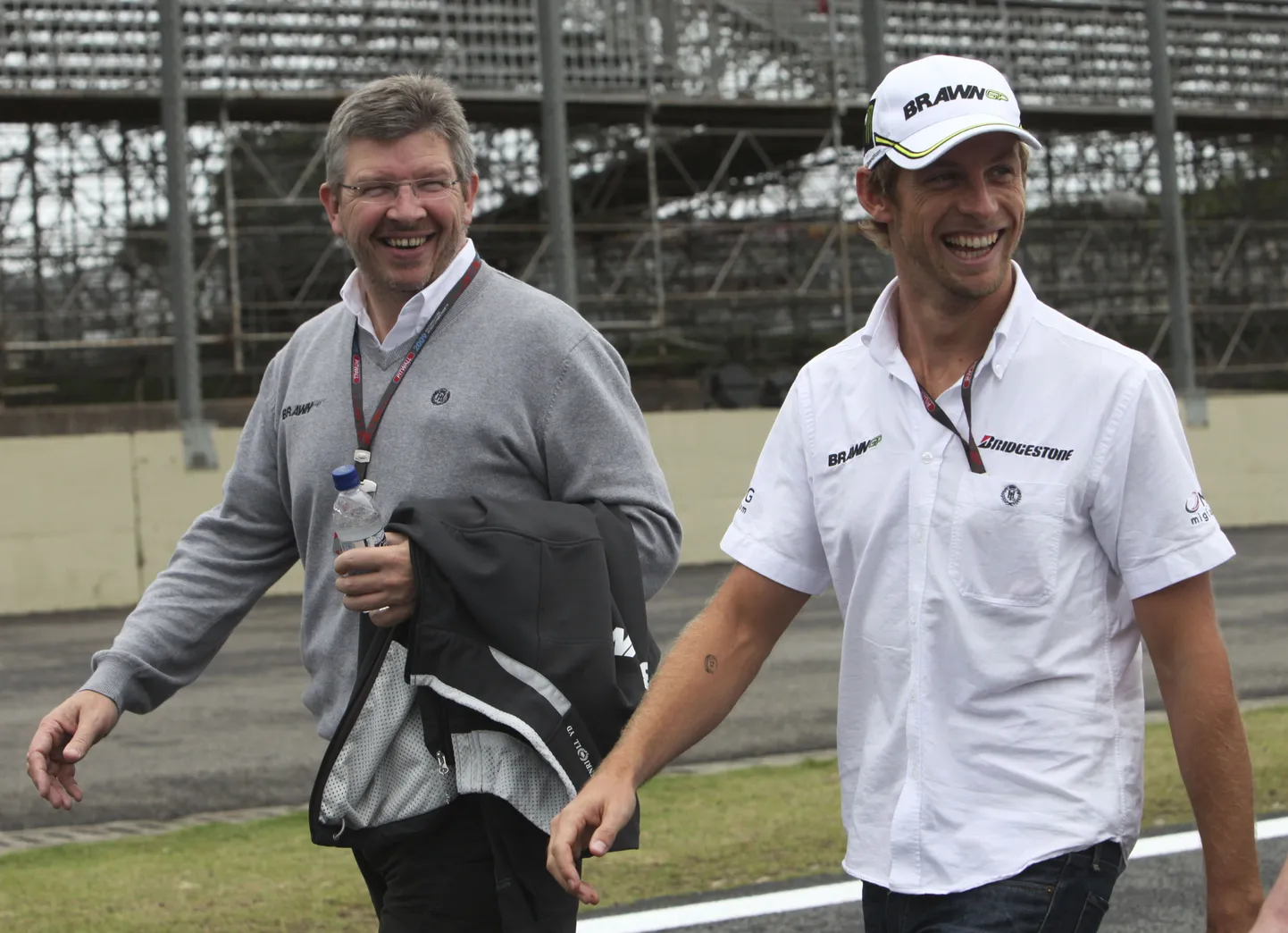 Ross Brawn (vasakul) ja Jenson Button.