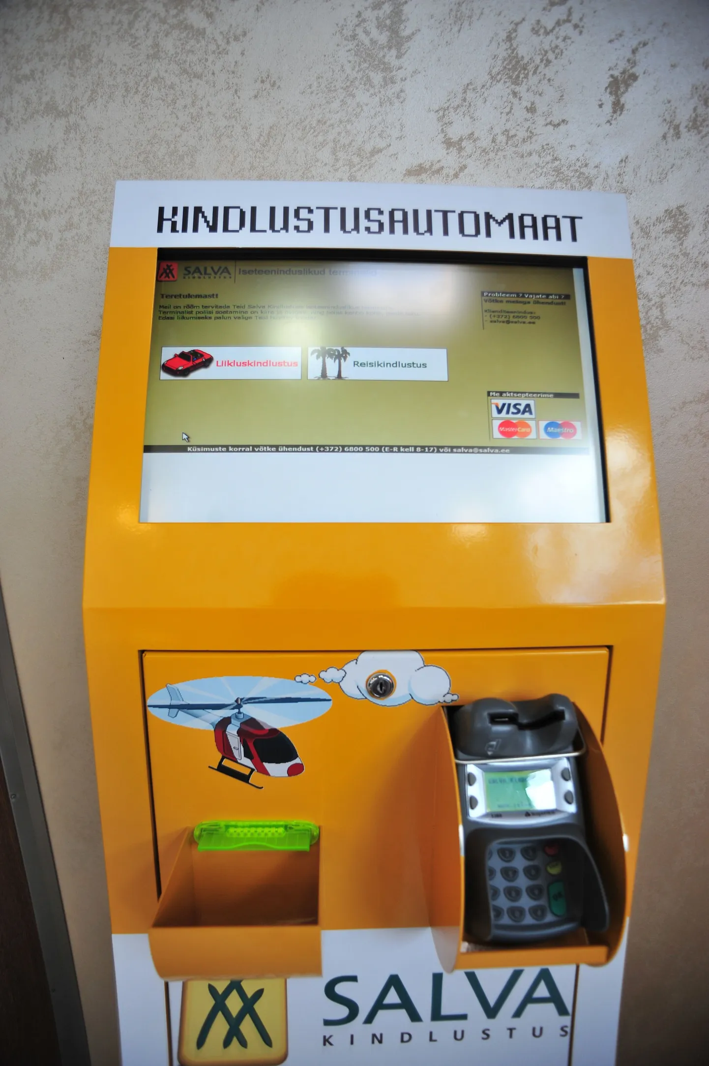 Tartu esimene kindlustusautomaat Lõunakeskuses.