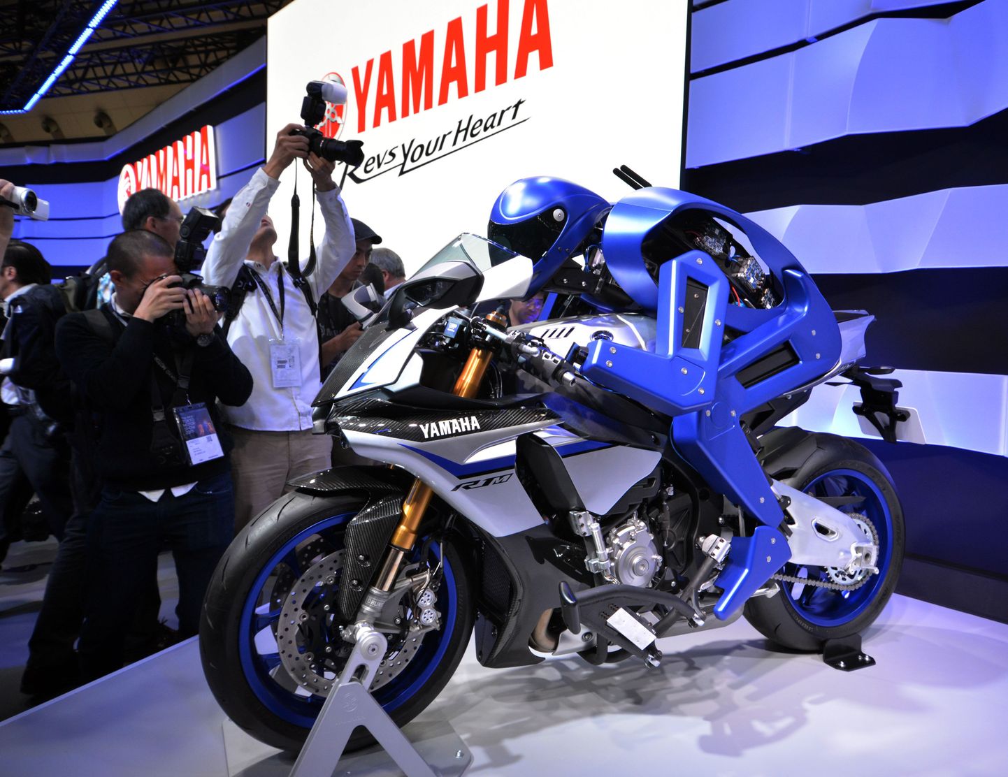 Yamaha isesõitva mootorratta prototüüp Motobot Tokio autonäitusel.