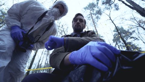 «Ta väitis, et on edumeelne ja võttis tööle terve hulga noori naisi, ent keeldus lõpuks ikkagi neid kuulda võtmast»