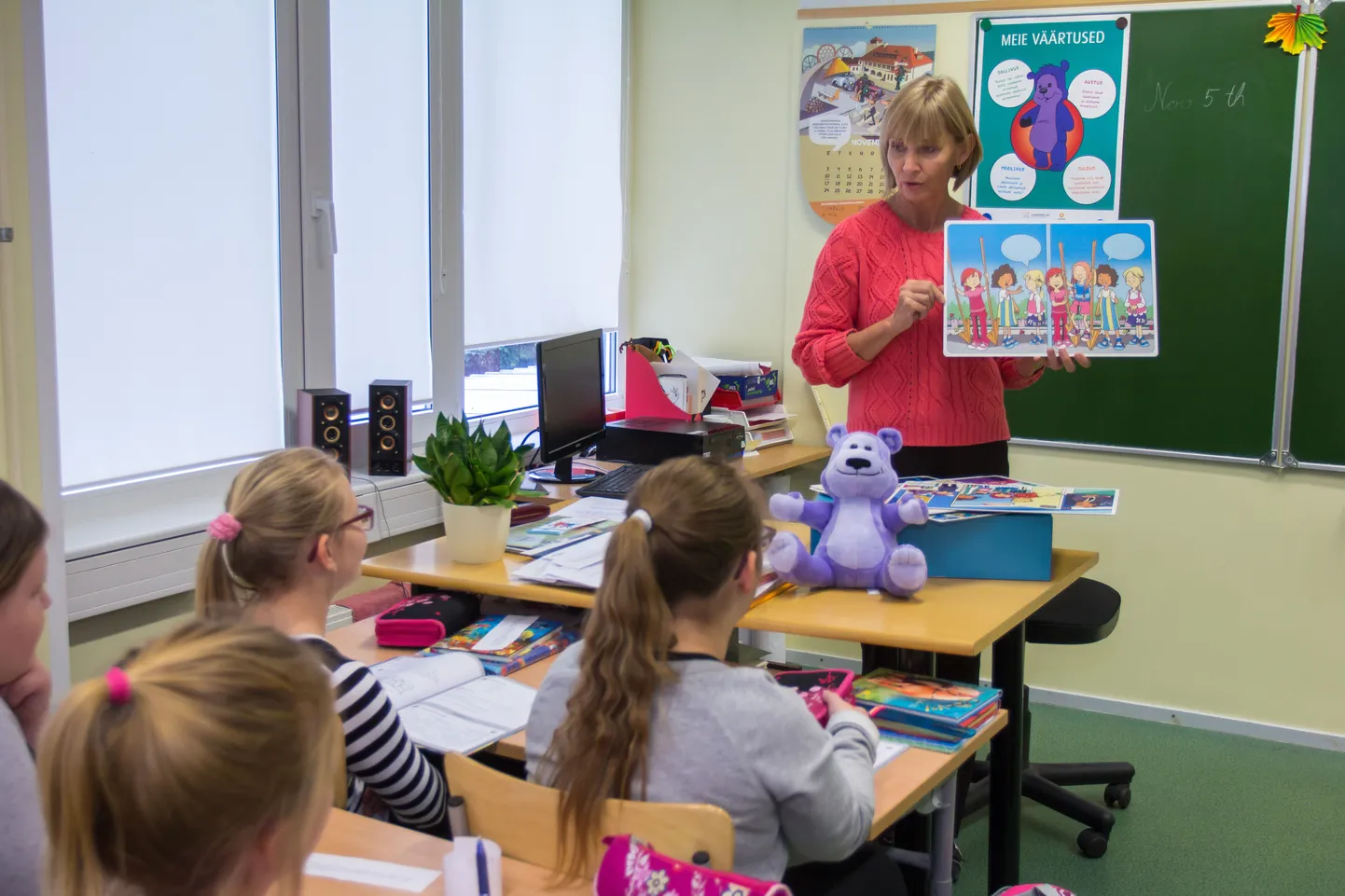 Õpetaja Rita Moor veab oma klassis projekt «Kiusamisest vaba lasteaed ja kool» ja õpetab lapsi üksteisest hoolima.