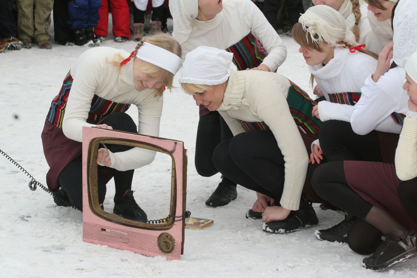 Janne Ristimetsa tantsutüdrukud aitasid korraldada vastlatralli.