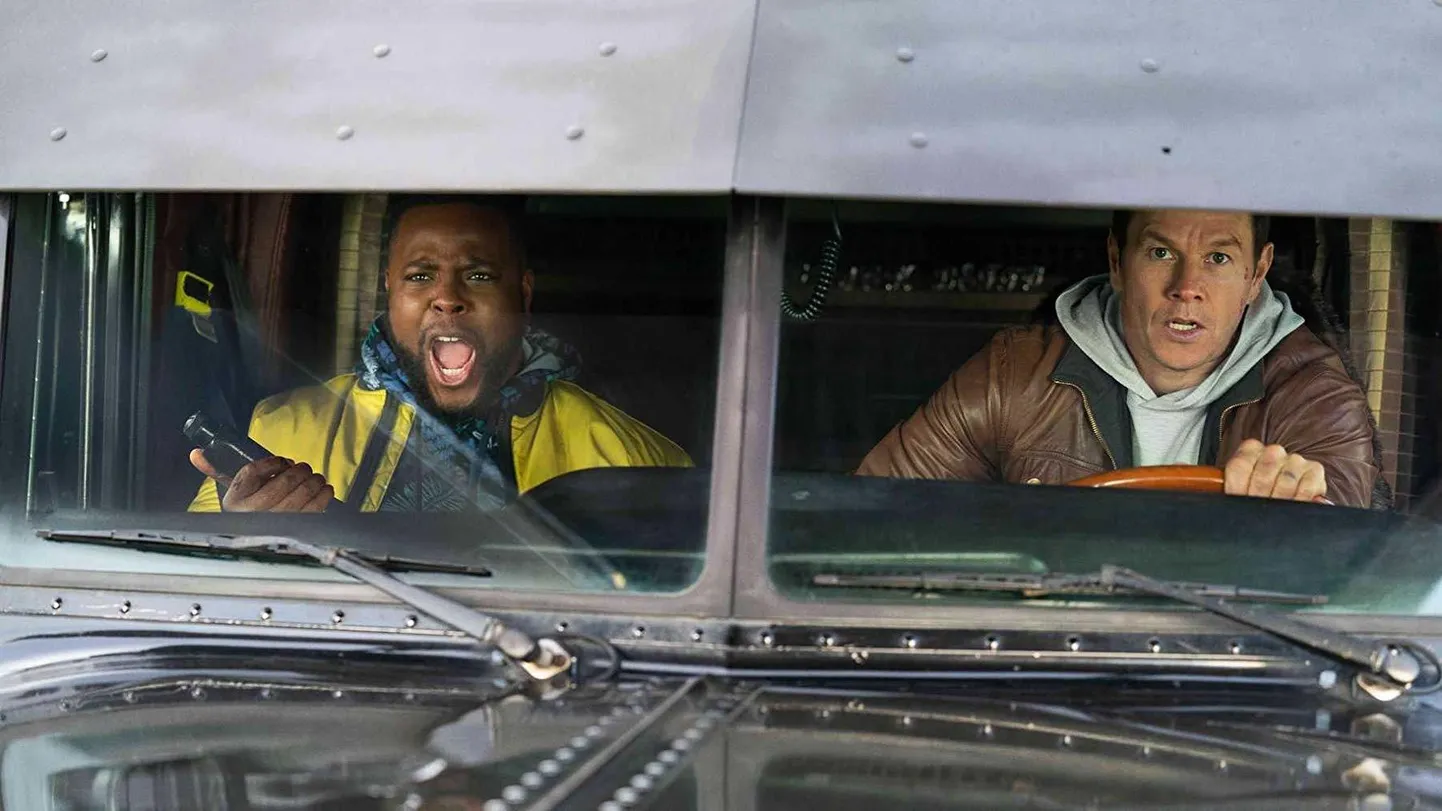 Winston Duke ja Mark Wahlberg möllavad mõnuga telefilmis «Spenser Confidential».