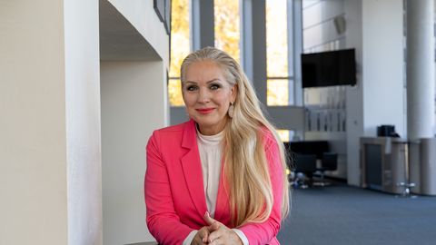 Annely Peebo: artistide väärtustamine võiks olla eeskujuks Eesti kultuuriasutustele