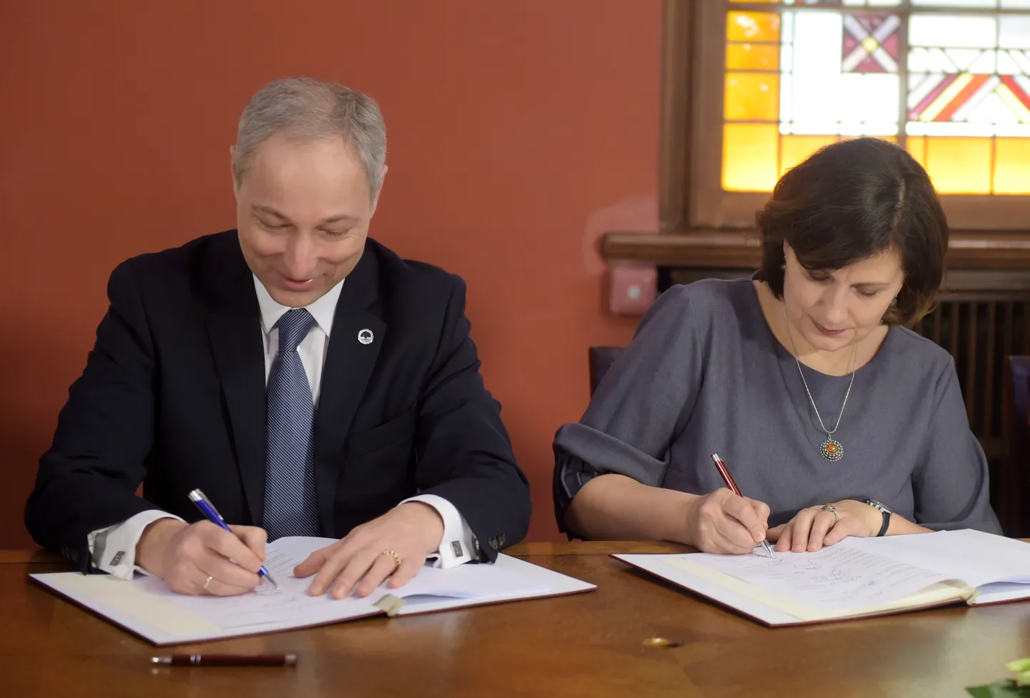 Tieslietu ministrs Jānis Bordāns un veselības ministre Ilze Viņķele.