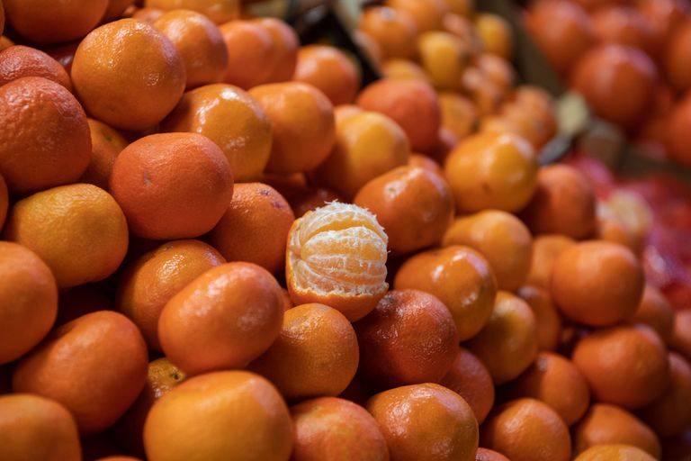 Rīgas Centrāltirgus mandarīni un to cenu daudzveidība