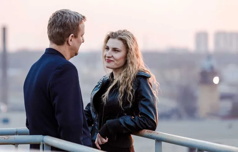 Artūrs Skrastiņš un Ilva Centere filmā "Tur"