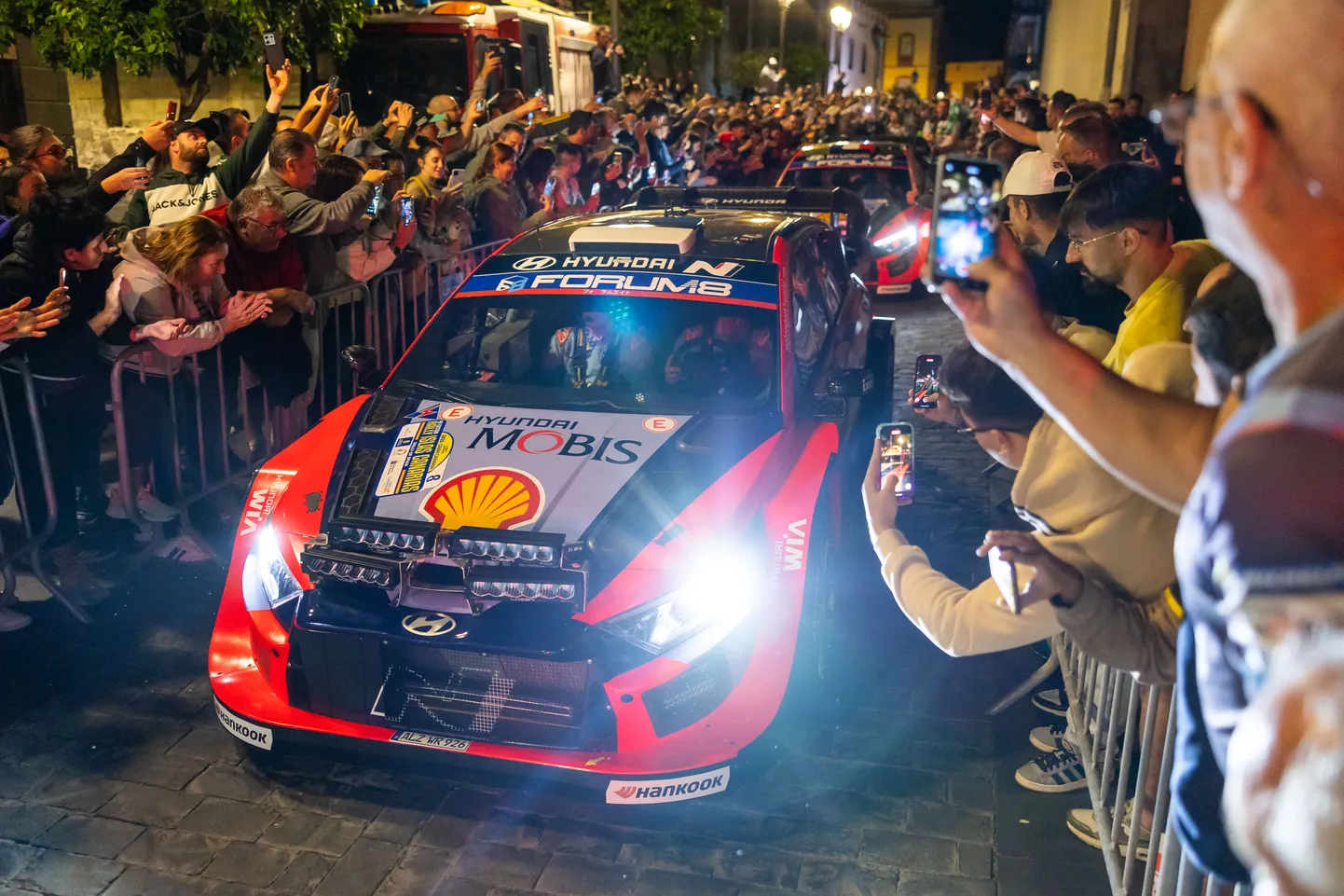Ott Tänak oma Hyundai i20 Rally1-autoga Gran Canaria pealinnas Las Palmases. Kas aga Lõuna-Korea meeskonda näeb WRCs ka järgmistel aastatel, on veel lahtine.
