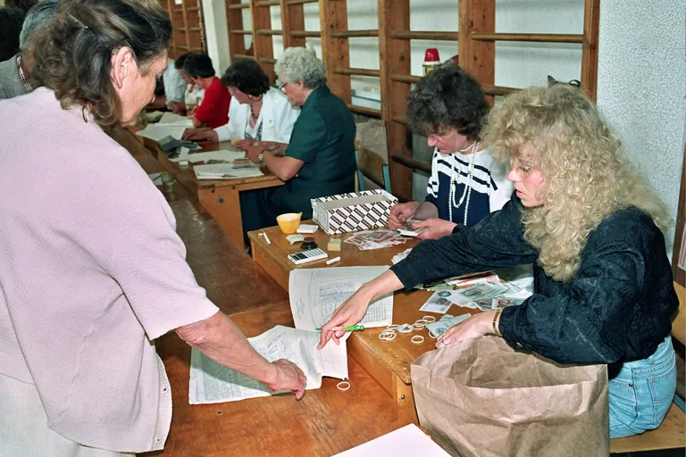 Денежная реформа, 20 июня 1992 года. Пункт обмена в Вяйке-Ыйсмяэ