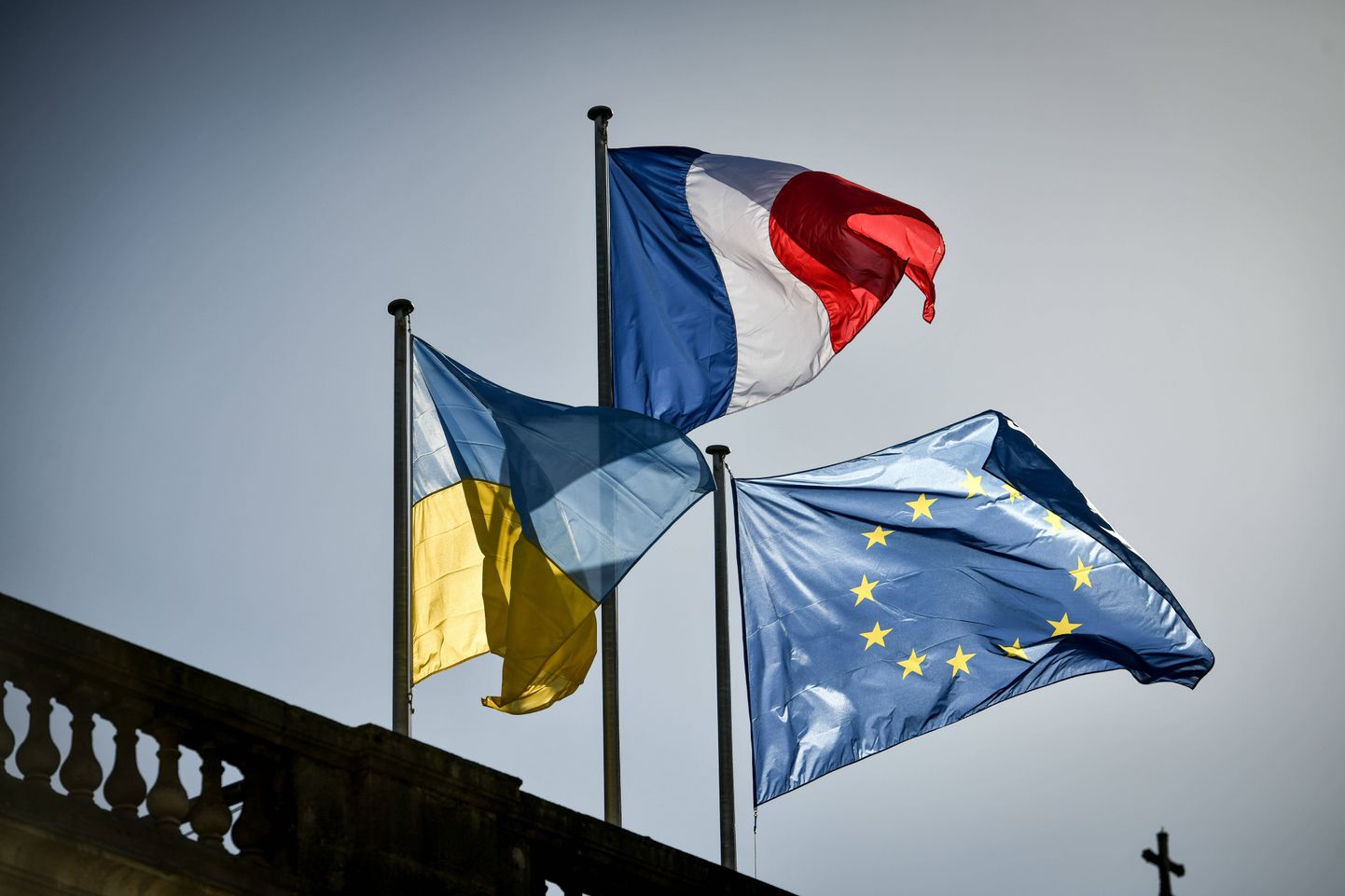 Ukraina, Prantsusmaa ja Euroopa Liidu lipud.