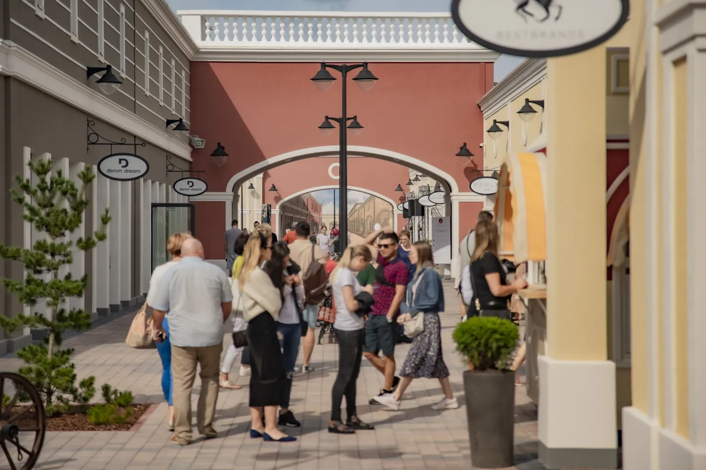 Foto: Atklāj ​Baltijā lielāko "outlet" ciematu
