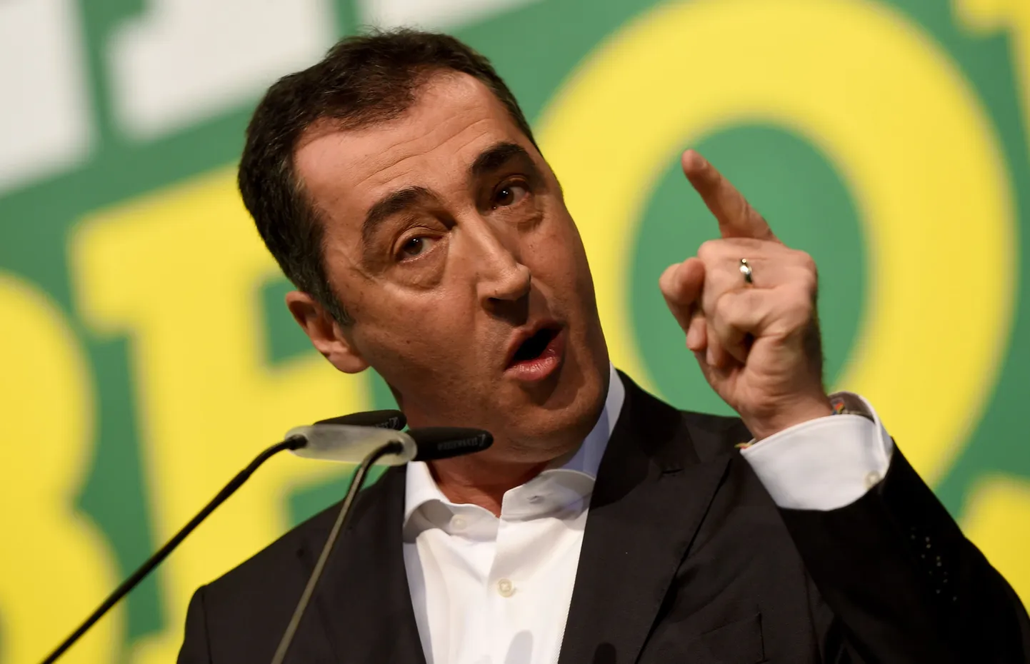Cem Özdemir on Saksamaal Türgi immigrantide peres sündinud poliitik.