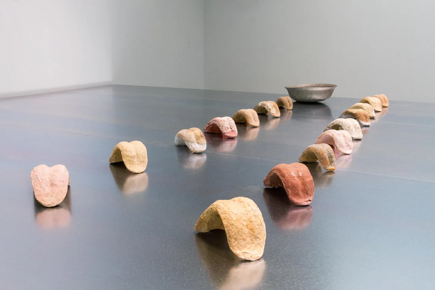 Anu Põder, «Keeled» (1998). Anu Põdra ülevaatenäitusel «Haprus on vaprus» Kumus 2017.