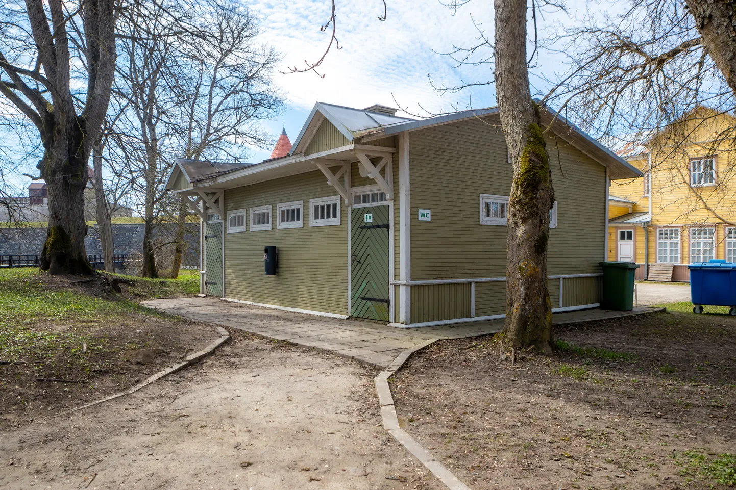Kuressaare pargi WC.