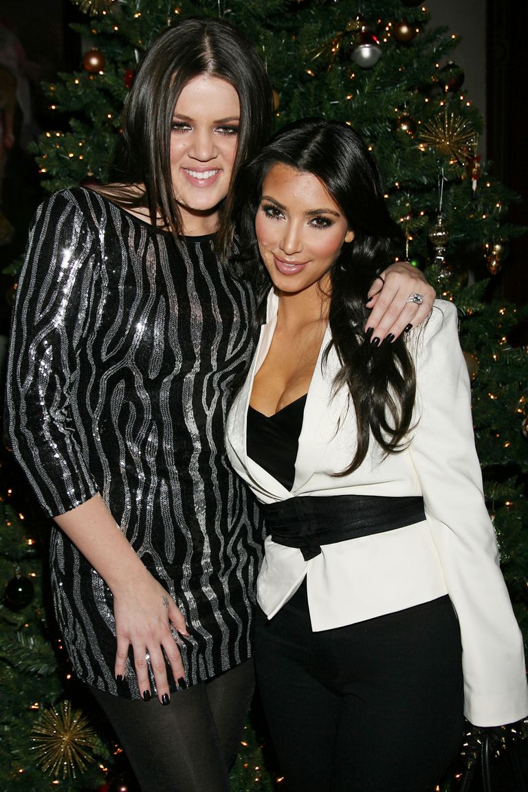 Khloe Kardashian ja Kim Kardashian (paremal).