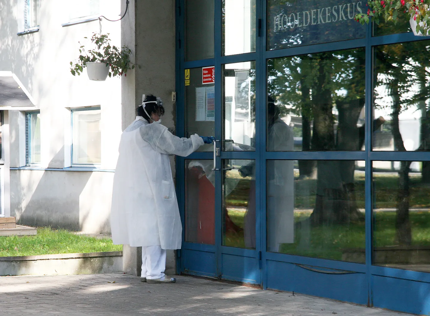 В Йыхвиском попечительском центре обнаружен очаг коронавируса, и в учреждении ввели карантин. К счастью, симптомы у жильцов легкие.